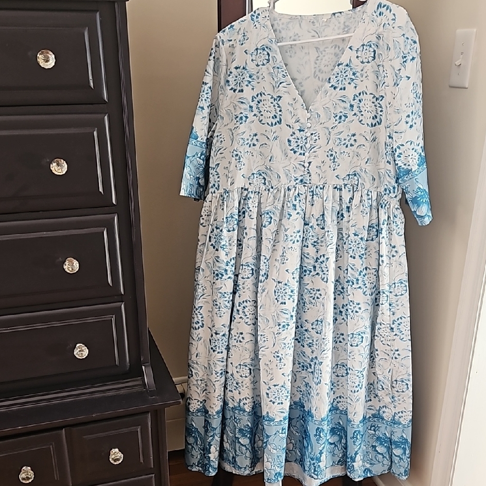 Blue and White Sundress with V-neck and 3/4 Sleeves